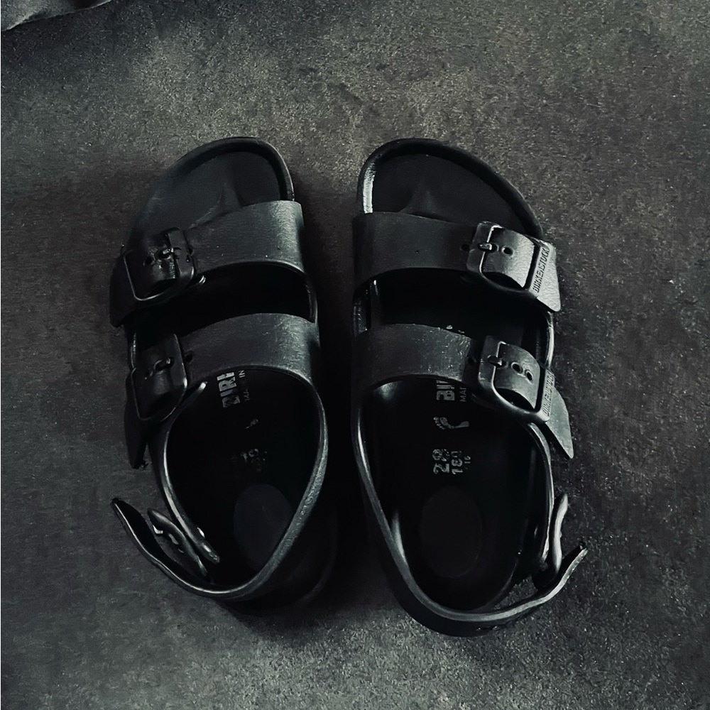Kids Black Birkenstock Sandals sz 28/8